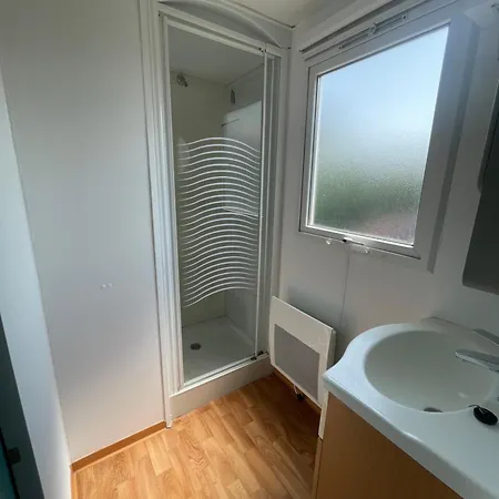 Mobilhome Sur Terrain Prive Dans Les Tamarins مكان تخييم